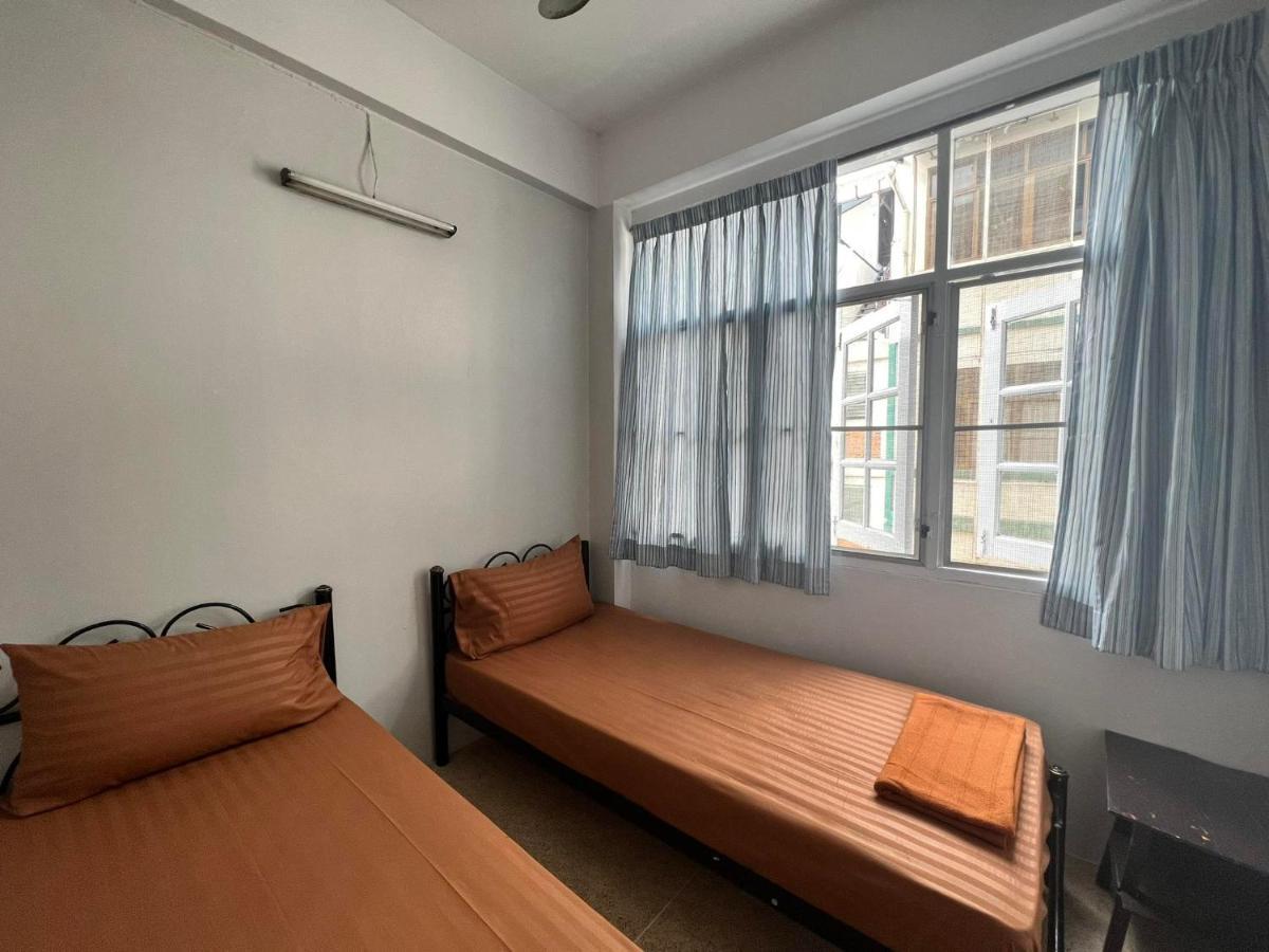 Merry V Guesthouse 曼谷 外观 照片