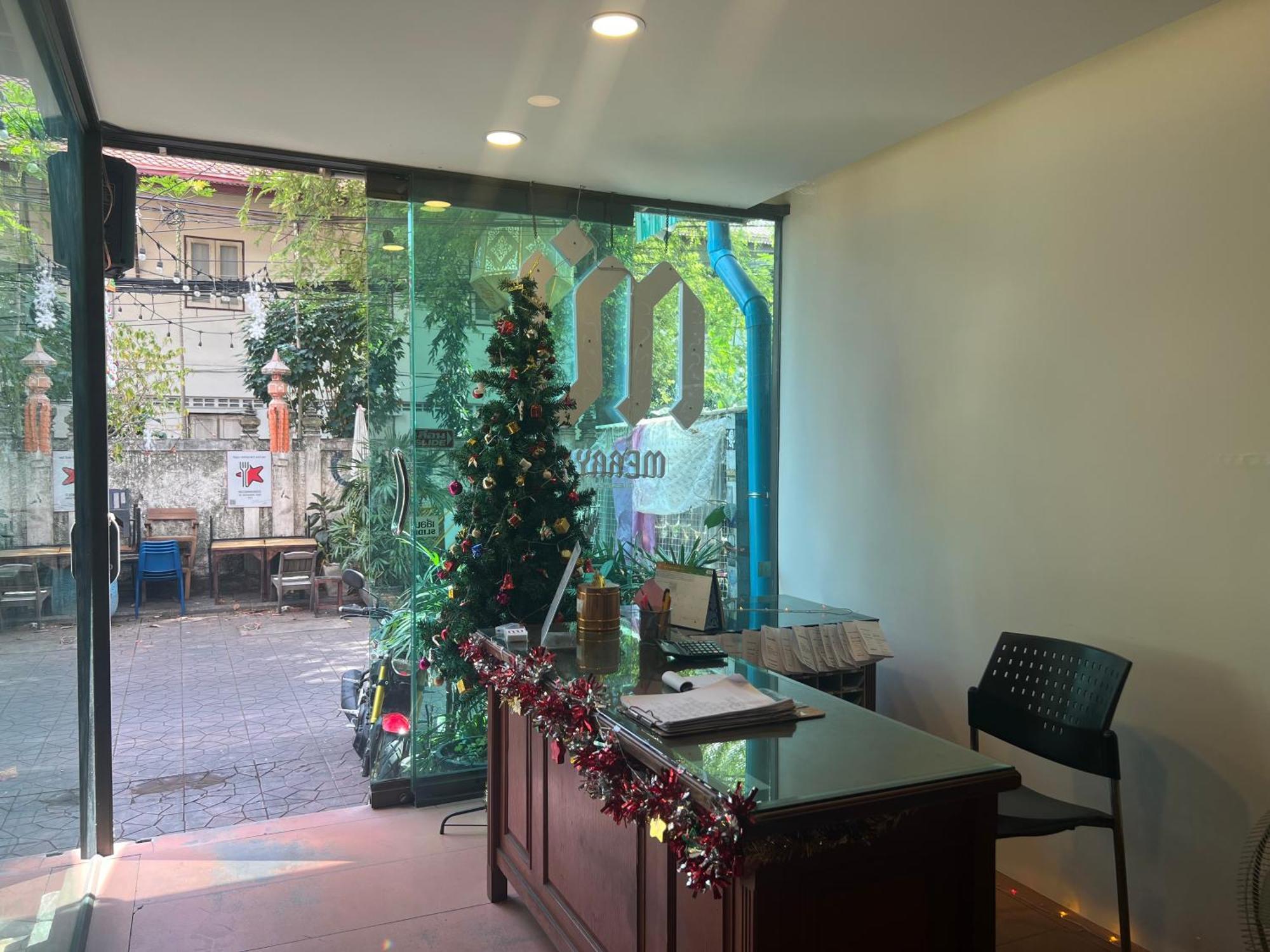 Merry V Guesthouse 曼谷 外观 照片