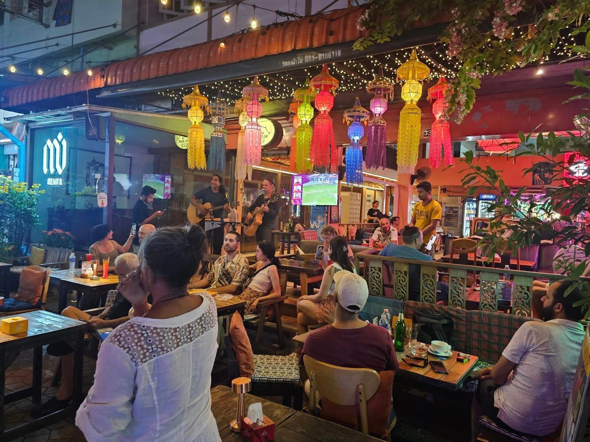 Merry V Guesthouse 曼谷 外观 照片